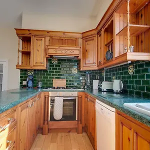 https://carnegie-library-shakespeare-apartment-3-bedroom.yorkshirehotels.net